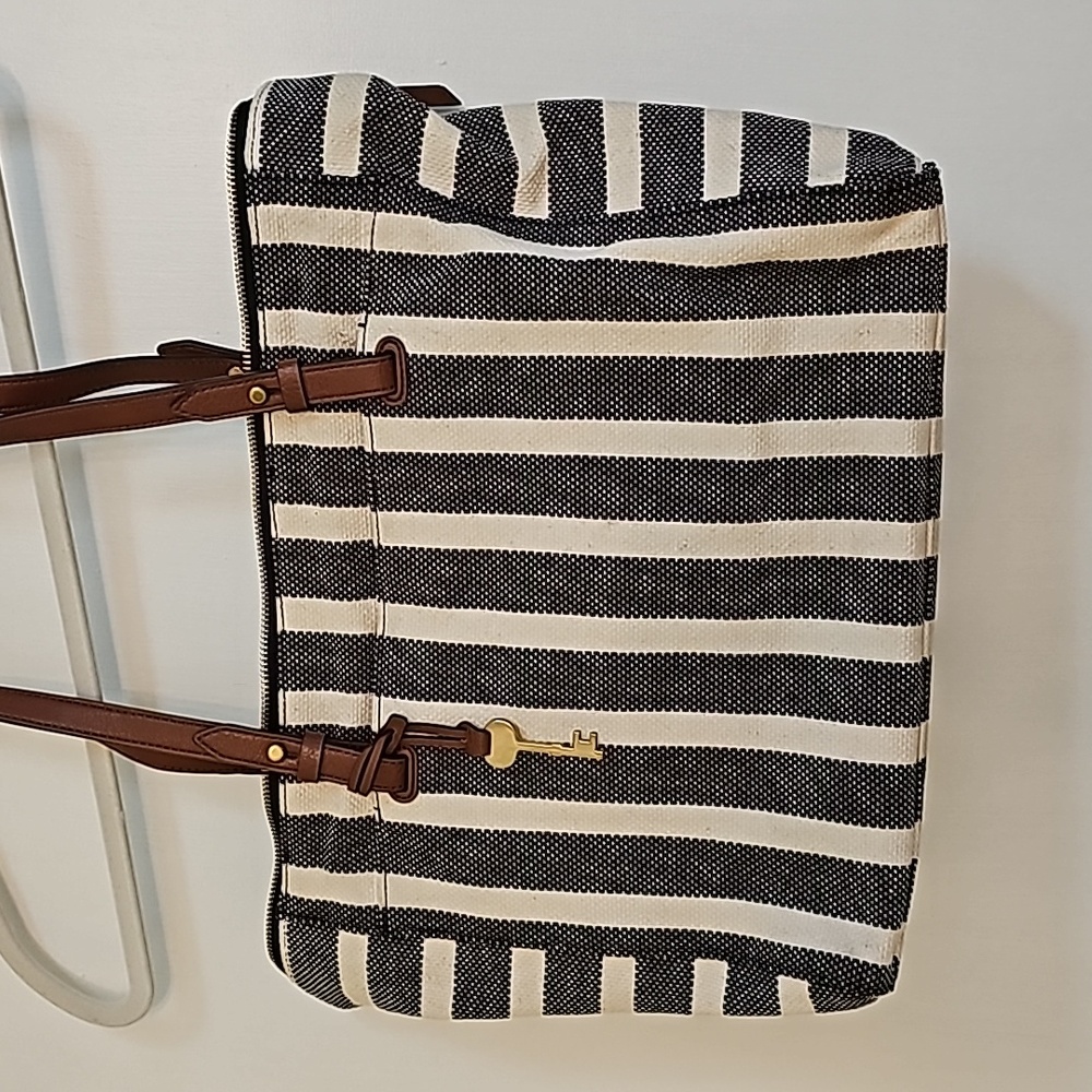 Fossil Stripped Canvas Shoulder Purse. Lined. Bag Charm. Zippered closure.